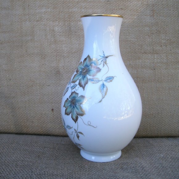 Vintage Kaiser Floral Design Porcelain Vase - Picture 2 of 16